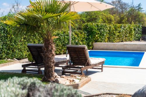 Boutique Villa with Mediterranean Garden - Clair de Lune in Fabci