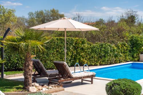 Boutique Villa with Mediterranean Garden - Clair de Lune in Fabci