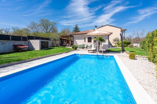 Boutique Villa with Mediterranean Garden - Clair de Lune in Fabci