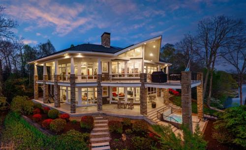 Your Own Semi Island Sleeps 22 Hot Tub Fire Pit