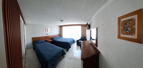 2 double beds, 1 twin bed