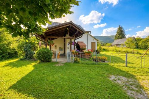 Vaade, 2 BR House By The Creek near Plitvice Lakes - Happy Rentals in Vrelo Koreničko