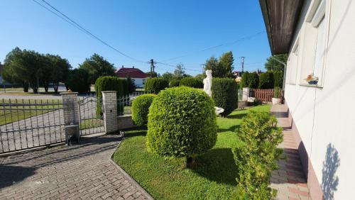 Dārzs, Szigetköz Győrzámoly Apartman (Szigetkoz Gyorzamoly Apartman) in Dunaszeg