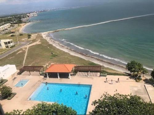전망, Caribbean Staycation in 포트모어