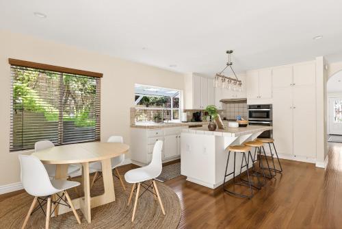 Quaint Single-Story Hilltop Home Granada Hills in Santa Clarita