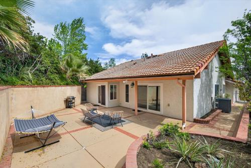 Quaint Single-Story Hilltop Home Granada Hills in Santa Clarita