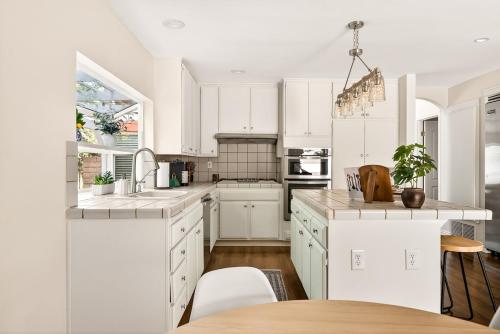 Quaint Single-Story Hilltop Home Granada Hills in Santa Clarita