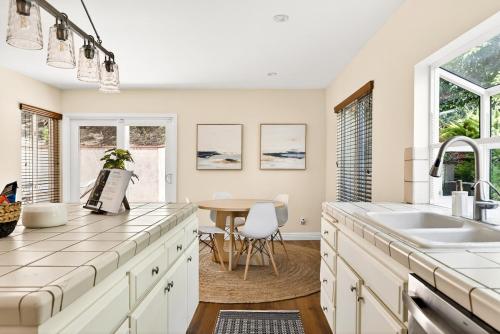 Quaint Single-Story Hilltop Home Granada Hills in Santa Clarita