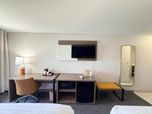 Comfort Inn East Evansville - image 19