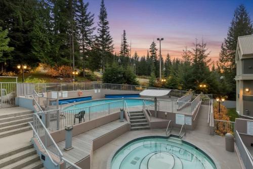 Woodrun Lodge 412 | Ski-In-Ski-Out, Pool, Hot Tub, & Free Parking in Whistler, Canada