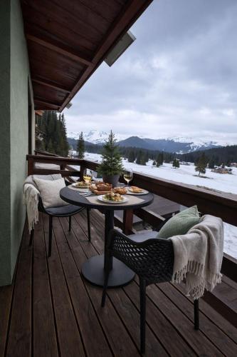 شرفة/ تراس, POARTA MOUNTAIN RESORT - statiunea Pestera-Padina, Bucegi in Poiana Tapului