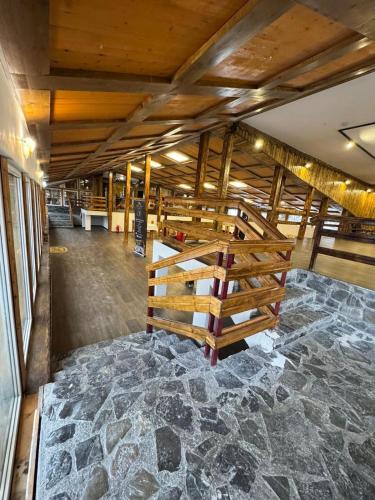 مطعم, POARTA MOUNTAIN RESORT - statiunea Pestera-Padina, Bucegi in Poiana Tapului