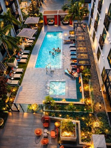 Hollywood Penthouse with Balcony Pool and Hollywood sign View with Free parking, Los Angeles (fotografie 7)