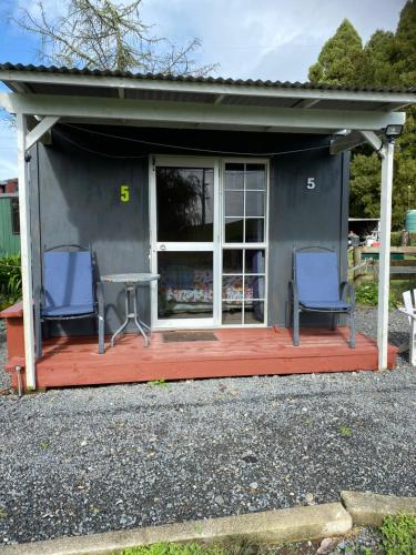 Waitomo Farmstay - Kiwi Cabin 5 in Hangatiki