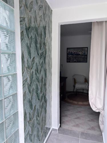 L Escale Fleurie chambre avec entrée indépendante terrasse et vue mer (L Escale Fleurie chambre avec entree independante terrasse et vue mer) in Schœlcher