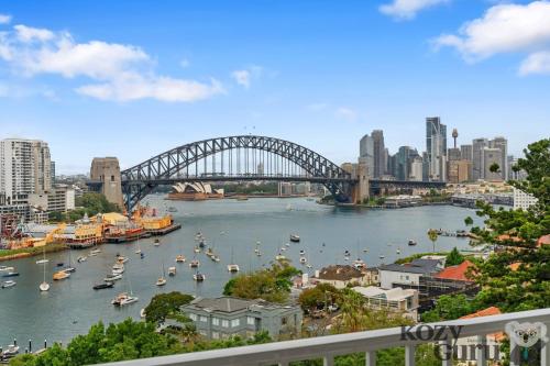 KozyGuru | Iconic Panorama | Harbour Front Living - main image
