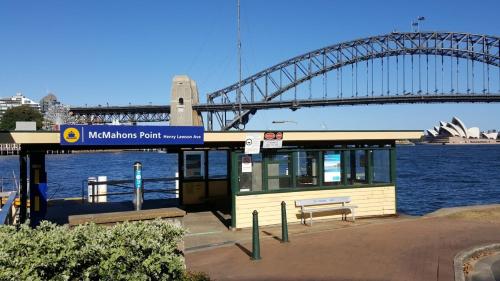 KozyGuru | Iconic Panorama | Harbour Front Living - image 9