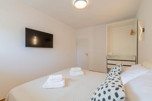 Apartments by the sea Podstrana Split - 24885 - image 3