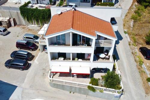 Apartments by the sea Lokva Rogoznica, Omis - 25499 – khách sạn tại Lokva Rogoznica