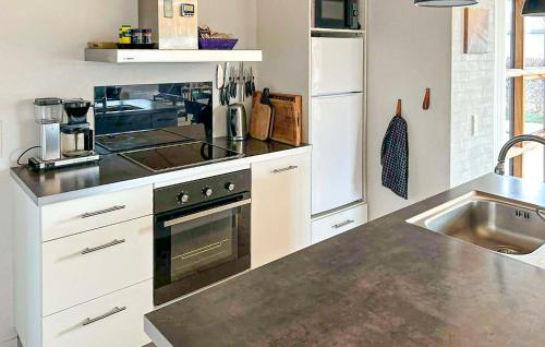 Kitchen, Lovely Home In Haderslev With Sauna in Flovt