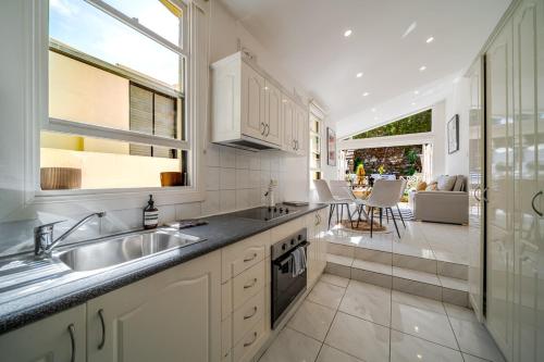 Classy 2BR & Well furnished & Outdoor Area in Paddington