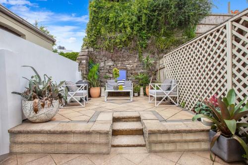 Classy 2BR & Well furnished & Outdoor Area in Paddington