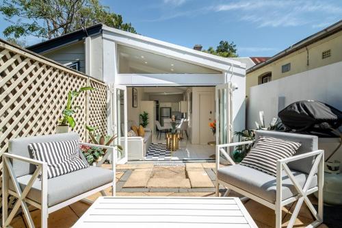Classy 2BR & Well furnished & Outdoor Area in Paddington