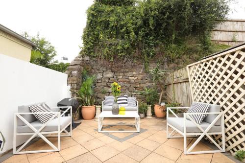 Classy 2BR & Well furnished & Outdoor Area in Paddington
