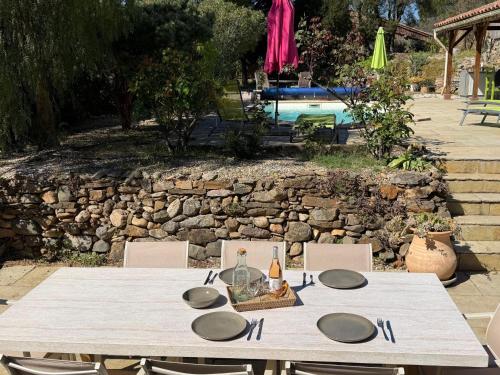 Exterior view, La Rocaille, house for 6 with swimming pool in Roquebrun