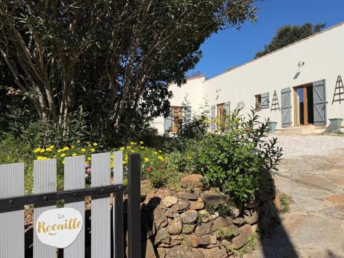 Exterior view, La Rocaille, house for 6 with swimming pool in Roquebrun