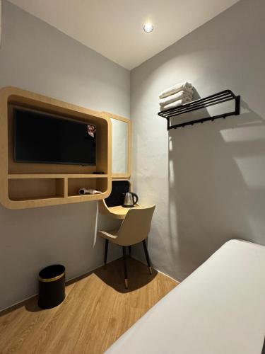 room detail thumbnail 1