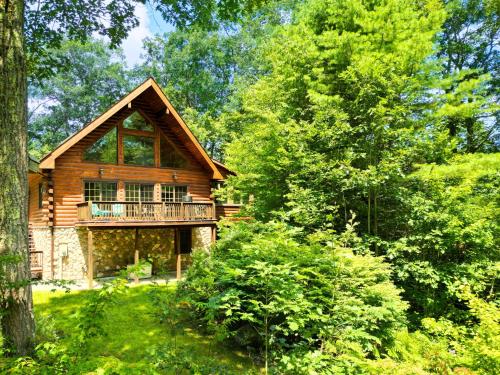 Berkshire Fall Chalet Sauna, Lake & Firepit