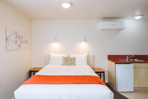 One-Bedroom Suite with Spa Bath