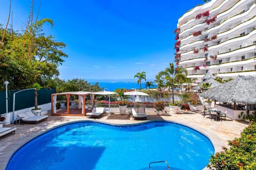 Elegant oceanview suite with private terraces, hot tub, heated pool & gym
