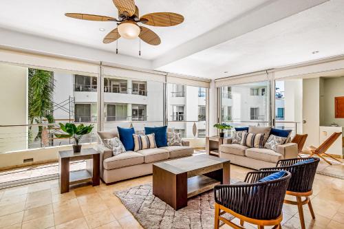 Nitta Condo # 104 Chic, pool-view condo with furnished balcony - steps to beach