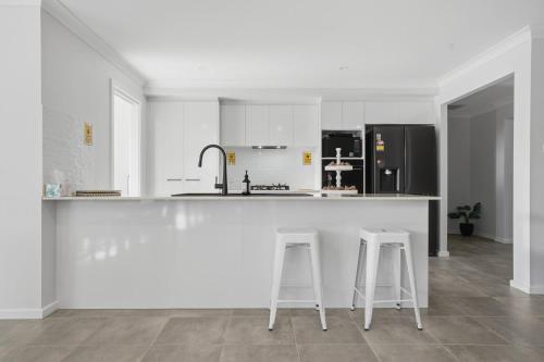 Whistling Way Wonderscape - Modern 4 Bed 2 Bath in Clifton Grove