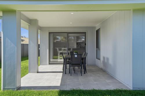 Whistling Way Wonderscape - Modern 4 Bed 2 Bath in Clifton Grove