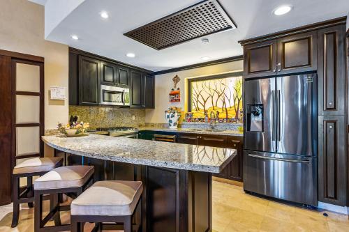 Beachfront dream retreat with pool tennis & gym access - washer/dryer AC - image 4