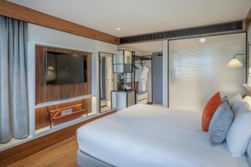 room detail thumbnail 1