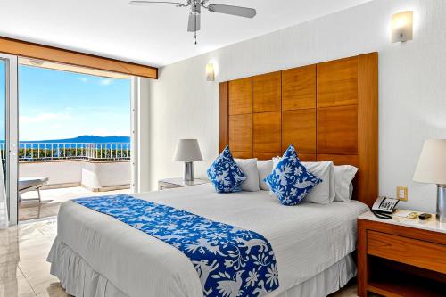 Upscale coastal suite with private terrace ocean views pool & hot tub - image 3