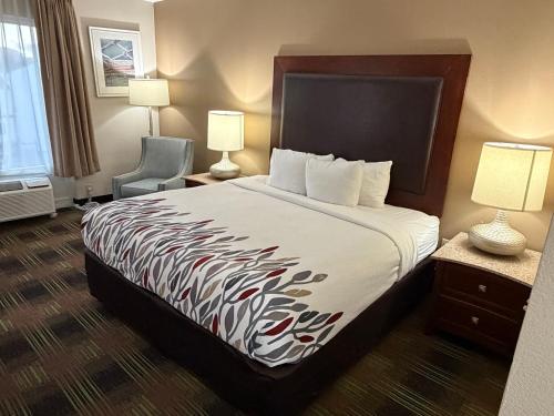 Trident Inn & Suites New Orleans Room Type - King Room - Disability Access