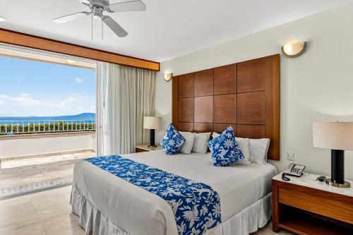 Coastal retreat condo with resort-style pool hot tub & oceanfront terrace - image 4
