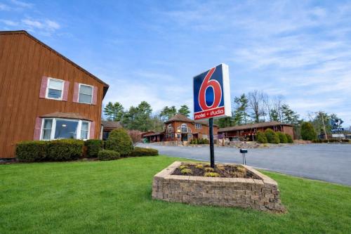 Mohican Resort Motel, Conveniently Located To All Lake George Attractions