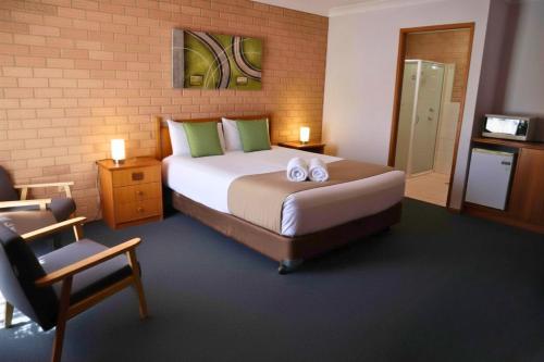 Golden Chain Aalana Motor Inn