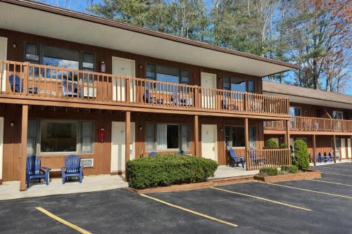 Mohican Resort Motel Conveniently located to all Adirondack attractions - image 36