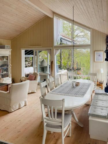 Exterior view, Cozy Cabin With Økstrafjord View in Jelsa