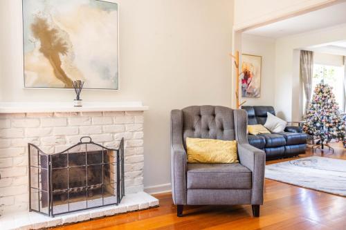 Private, Convenient Family Stay in Forest Hill