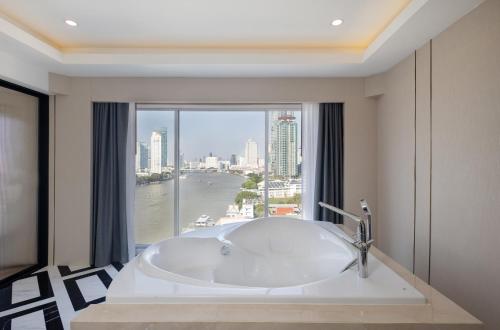 room detail thumbnail 2