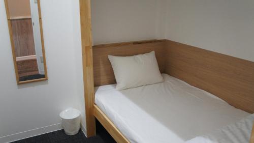 Single Capsule Room - Lower image 10