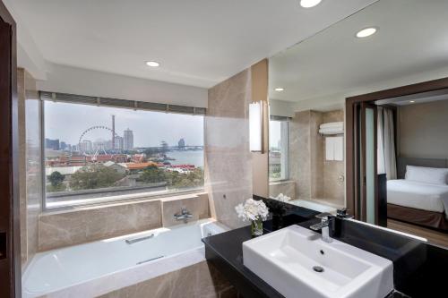 room detail thumbnail 2